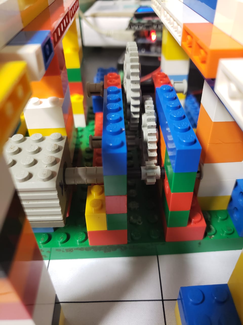 Figura 2: Sistema motor-redutor da parte fixa.