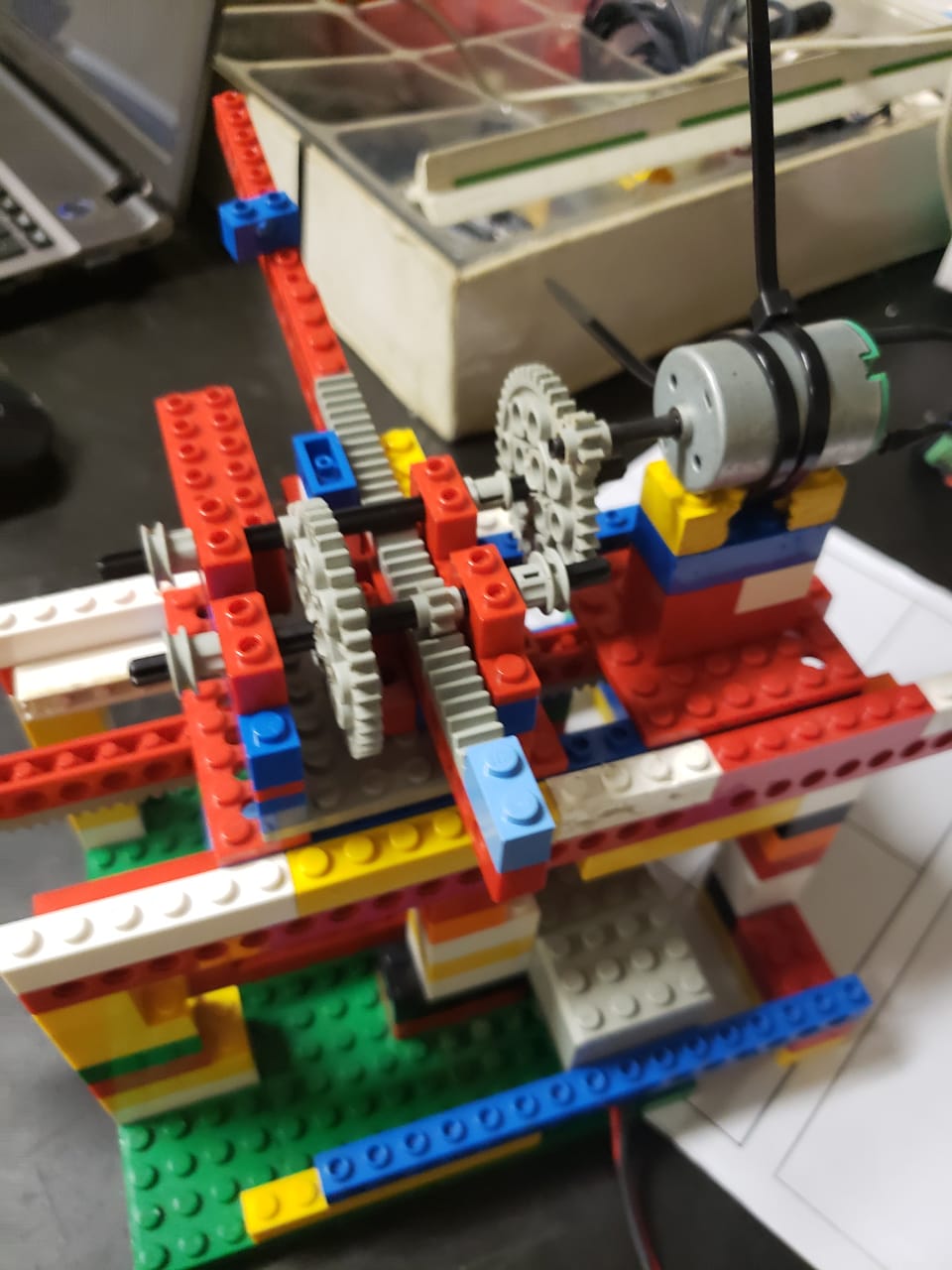Figura 6: Partes base e suspensas conectadas.